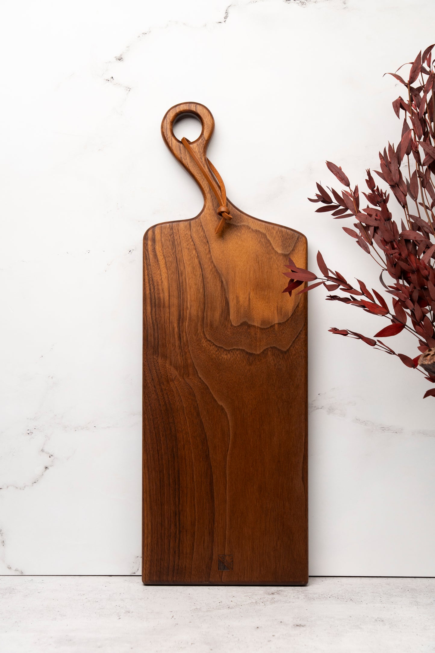 Charcuterie board with handle