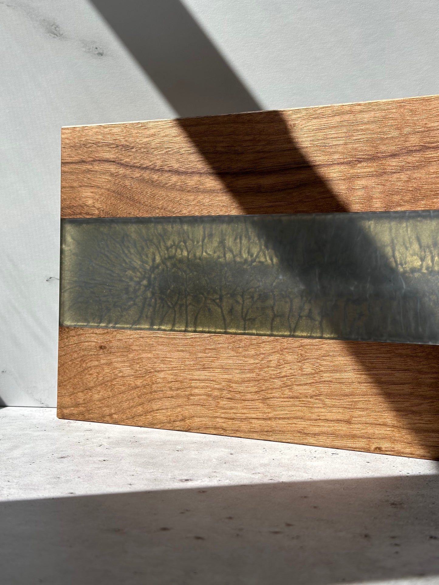 Serenity Forest serving platter (Limited edition) - Walnut and resin