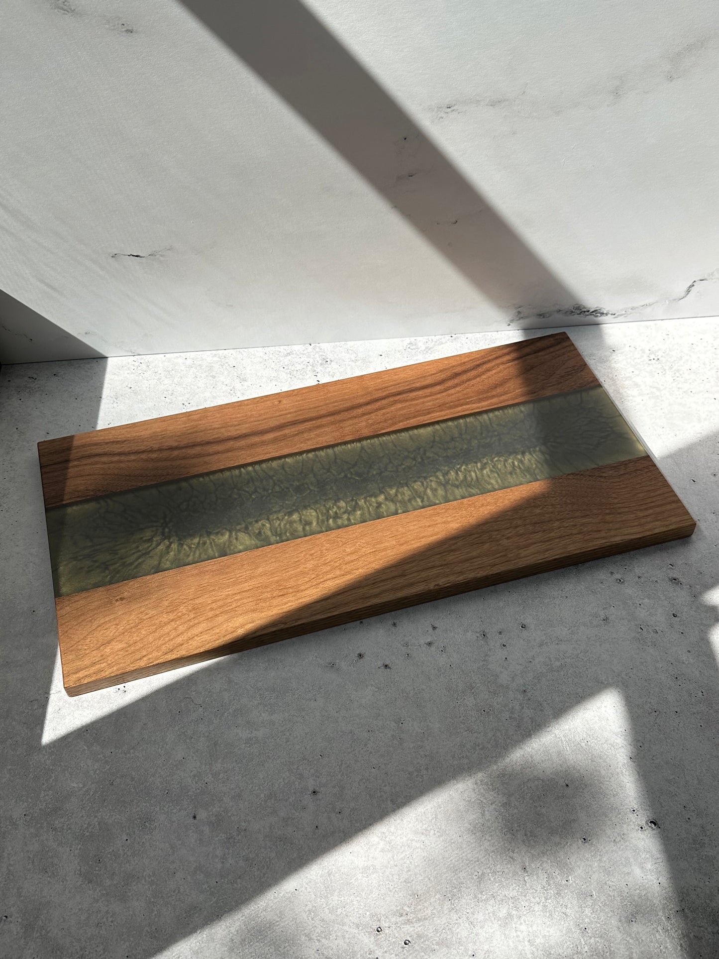 Serenity Forest serving platter (Limited edition) - Walnut and resin