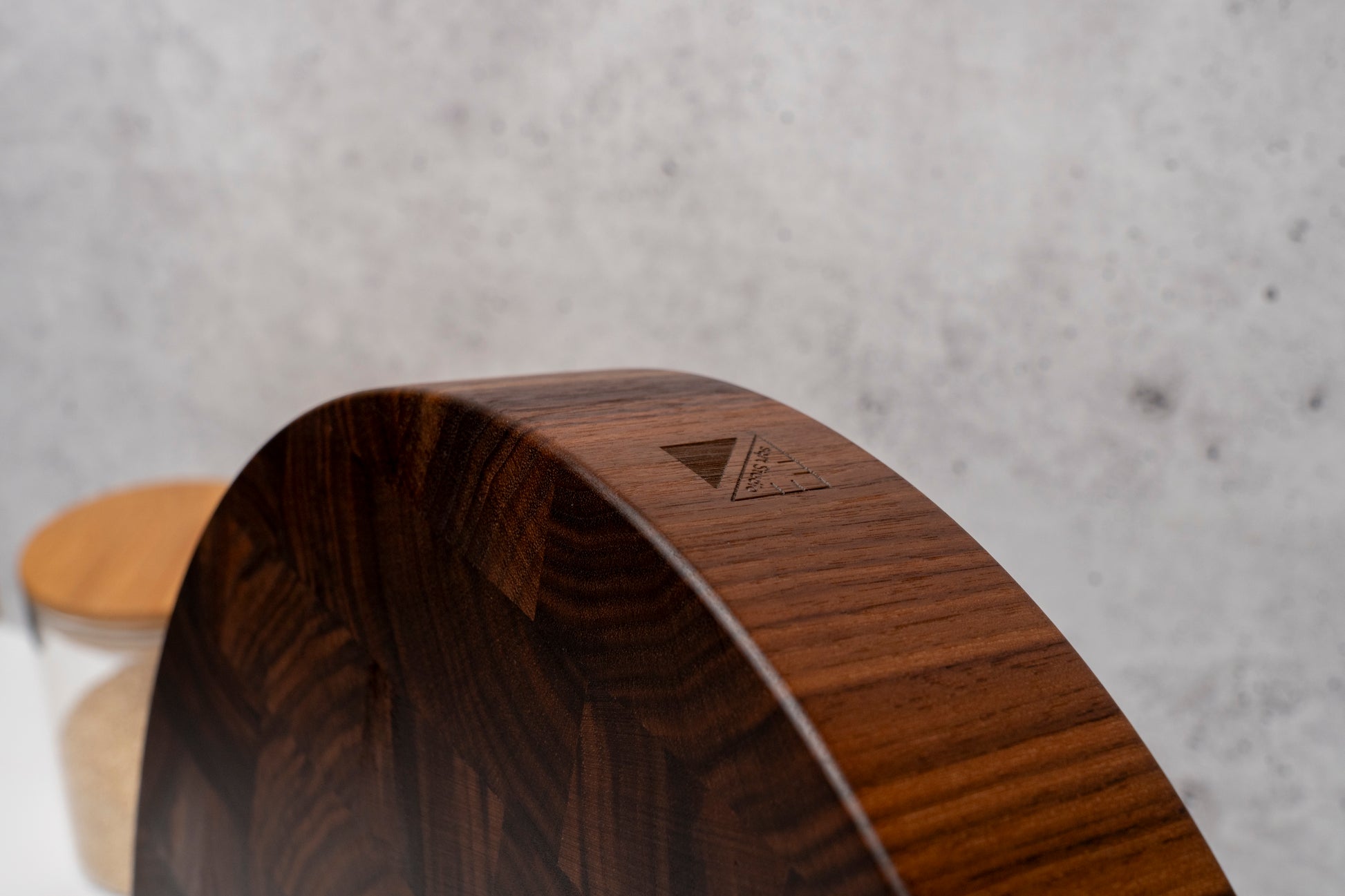 round end grain cutting board with the Square Root Studio logo engraved on the edge, personalized butcher block with brick pattern, round shape cutting board for kitchen enthusiasts 